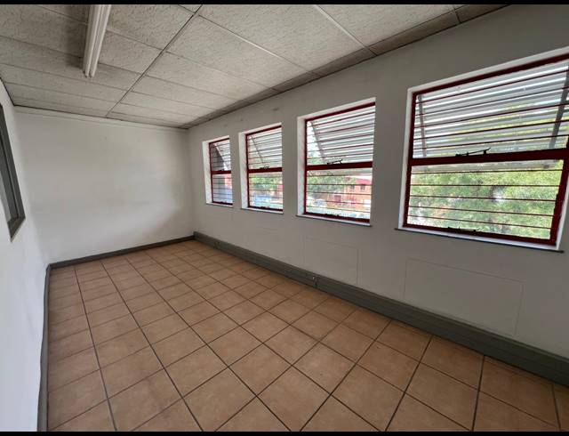 994M² WAREHOUSE TO LET IN KYA SANDS